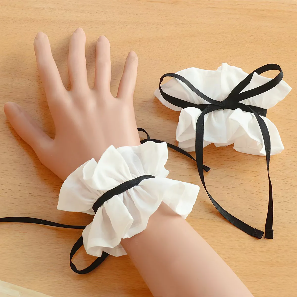 handkerchief wrist decoration JK maid cosplay accessories black white Lolita headband maid headwear Cosplay headwear
handkerchief wrist decoration JK maid cosplay accessories black white Lolita headband maid headwear Cosplay headwear