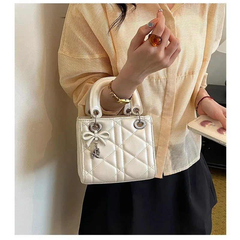Popular handbag for women 2026 new simple shoulder bag commuting crossbody bag
Popular handbag for women 2026 new simple shoulder bag commuting crossbody bag