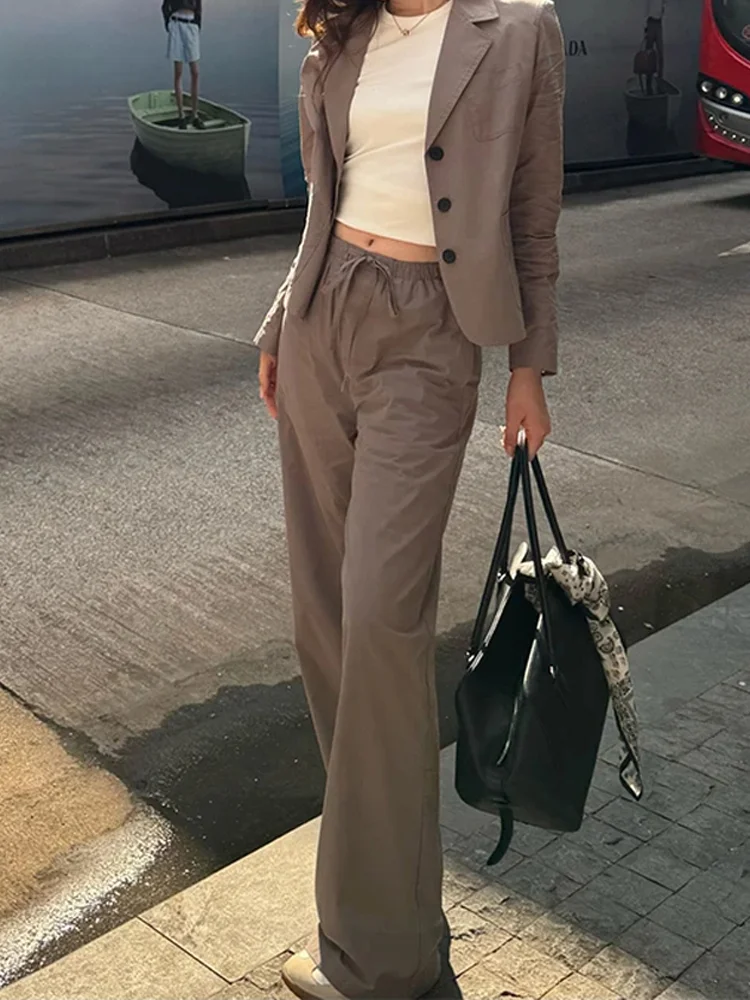 Elegant Grey Suit Set for Women Spring Autumn Drawstring Pants Two Piece Set Casual Style High Waist Shirt And Pants Ensemble
Elegant Grey Suit Set for Women Spring Autumn Drawstring Pants Two Piece Set Casual Style High Waist Shirt And Pants Ensemble