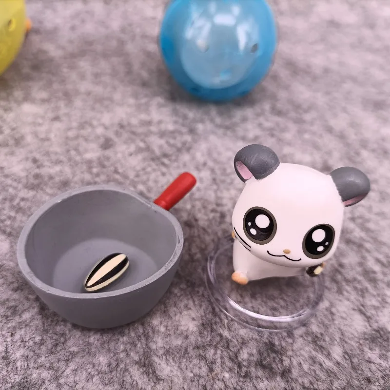 Bandai Hamtaro Gachapon Capsule Toy Cute Hamster Doll Munching on Sunflower Seeds Model Collection Ornaments Boys Girls Gifts
Bandai Hamtaro Gachapon Capsule Toy Cute Hamster Doll Munching on Sunflower Seeds Model Collection Ornaments Boys Girls Gifts