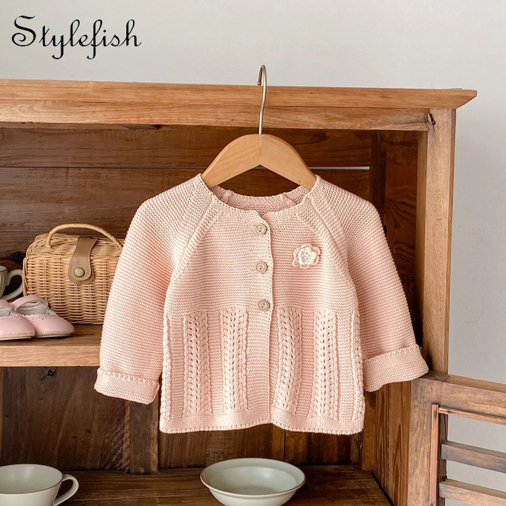 Autumn new style baby clothing 0-3 years old for girls handmade hook knitted coat for girls going out long-sleeved cardigan
Autumn new style baby clothing 0-3 years old for girls handmade hook knitted coat for girls going out long-sleeved cardigan