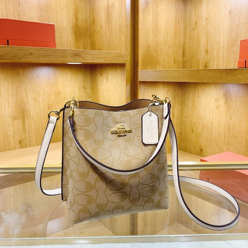 Luxury Brand Women's Leather Crossbody Bag For Ladies - Popular Classic Elegant Messenger Handbag For Travel
Luxury Brand Women's Leather Crossbody Bag For Ladies - Popular Classic Elegant Messenger Handbag For Travel