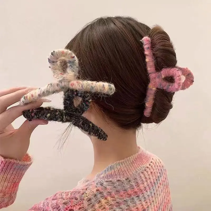 Y2k Wool Wrap Design For Women's Hair Clip Exaggerated Fashion Shark Clip Gift Party Wig Grab Women's Hair Accessories 2025 New
Y2k Wool Wrap Design For Women's Hair Clip Exaggerated Fashion Shark Clip Gift Party Wig Grab Women's Hair Accessories 2025 New