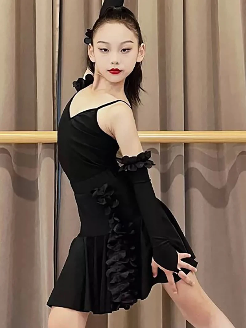 Детские костюмы для латиноамериканских танцев с плиссированной юбкой и открытой спиной
Детские костюмы для латиноамериканских танцев с плиссированной юбкой и открытой спиной