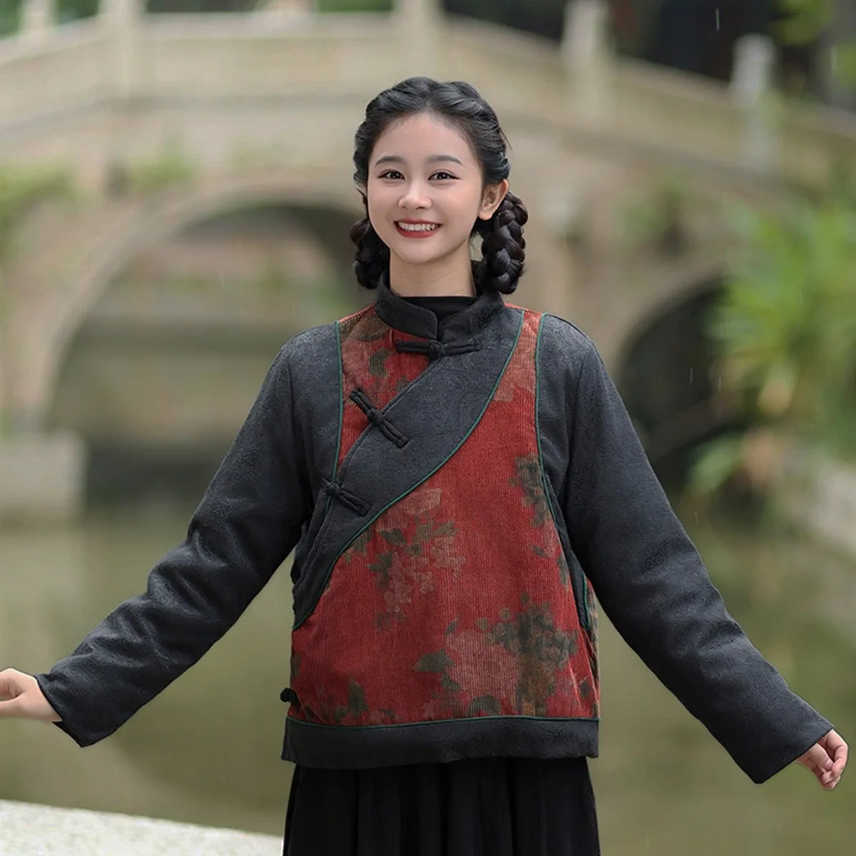 Womens Flowers Patchwork Chinese Quilted Jacket Retro Qipao Style Frog Buttons Side Slits for Warmth Short Coat Outerwear Winter
Womens Flowers Patchwork Chinese Quilted Jacket Retro Qipao Style Frog Buttons Side Slits for Warmth Short Coat Outerwear Winter