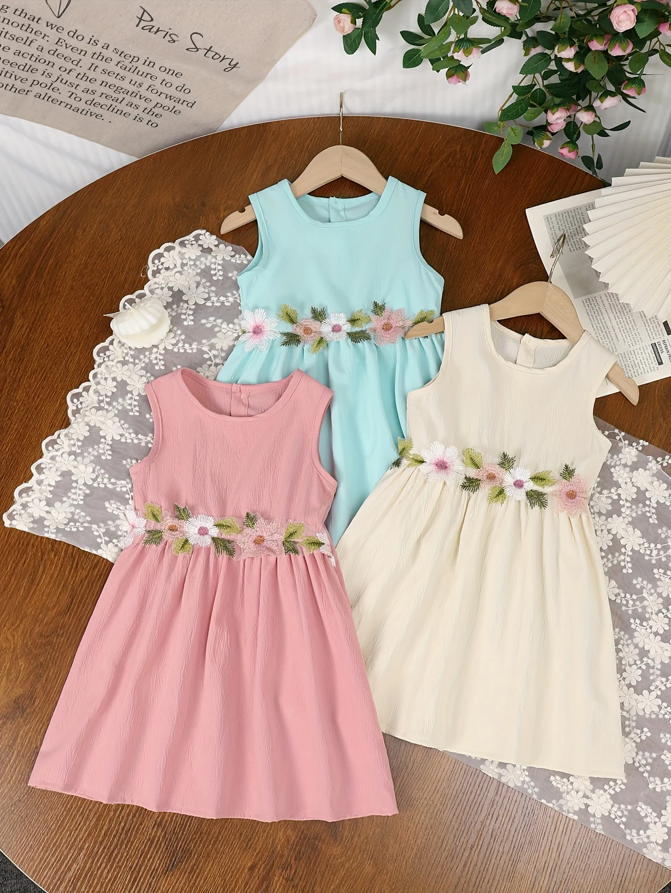 A Sweet And Vacation-Style Dress For Girls With Embroidered Lace At The Waist And Candy-Colored Sleeveless Dress Set Of 3 Pieces
A Sweet And Vacation-Style Dress For Girls With Embroidered Lace At The Waist And Candy-Colored Sleeveless Dress Set Of 3 Pieces