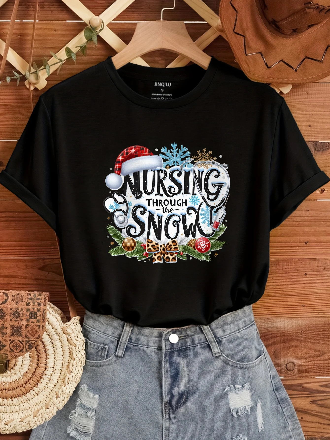 2025 Christmas ice and snow English graffiti print Spring Summer Ladies T-shirt Junior Casual O-Neck Tee Korean luxury clothing
2025 Christmas ice and snow English graffiti print Spring Summer Ladies T-shirt Junior Casual O-Neck Tee Korean luxury clothing
