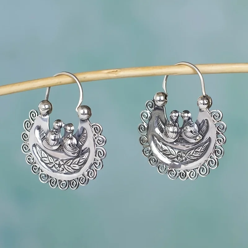Vintage Petunia Vine Bird Round Pendant Earrings for Women Creative Old Personalized Party Jewelry Accessories 
Vintage Petunia Vine Bird Round Pendant Earrings for Women Creative Old Personalized Party Jewelry Accessories