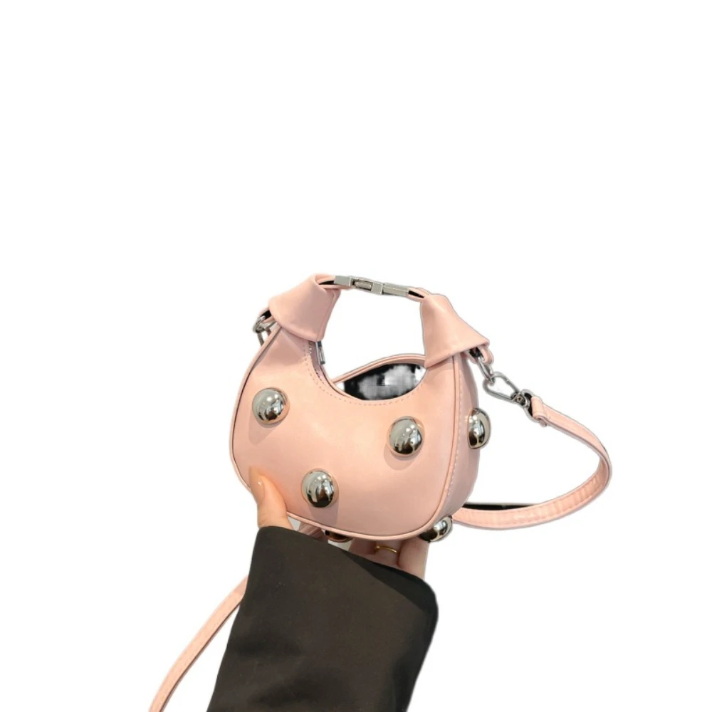 Повседневная мини-сумка с заклепками в стиле ретро, портативная сумка на одно плечо в корейском стиле, роскошная однотонная сумка для хранения помады на открытом воздухе
Повседневная мини-сумка с заклепками в стиле ретро, портативная сумка на одно плечо в корейском стиле, роскошная однотонная сумка для хранения помады на открытом воздухе