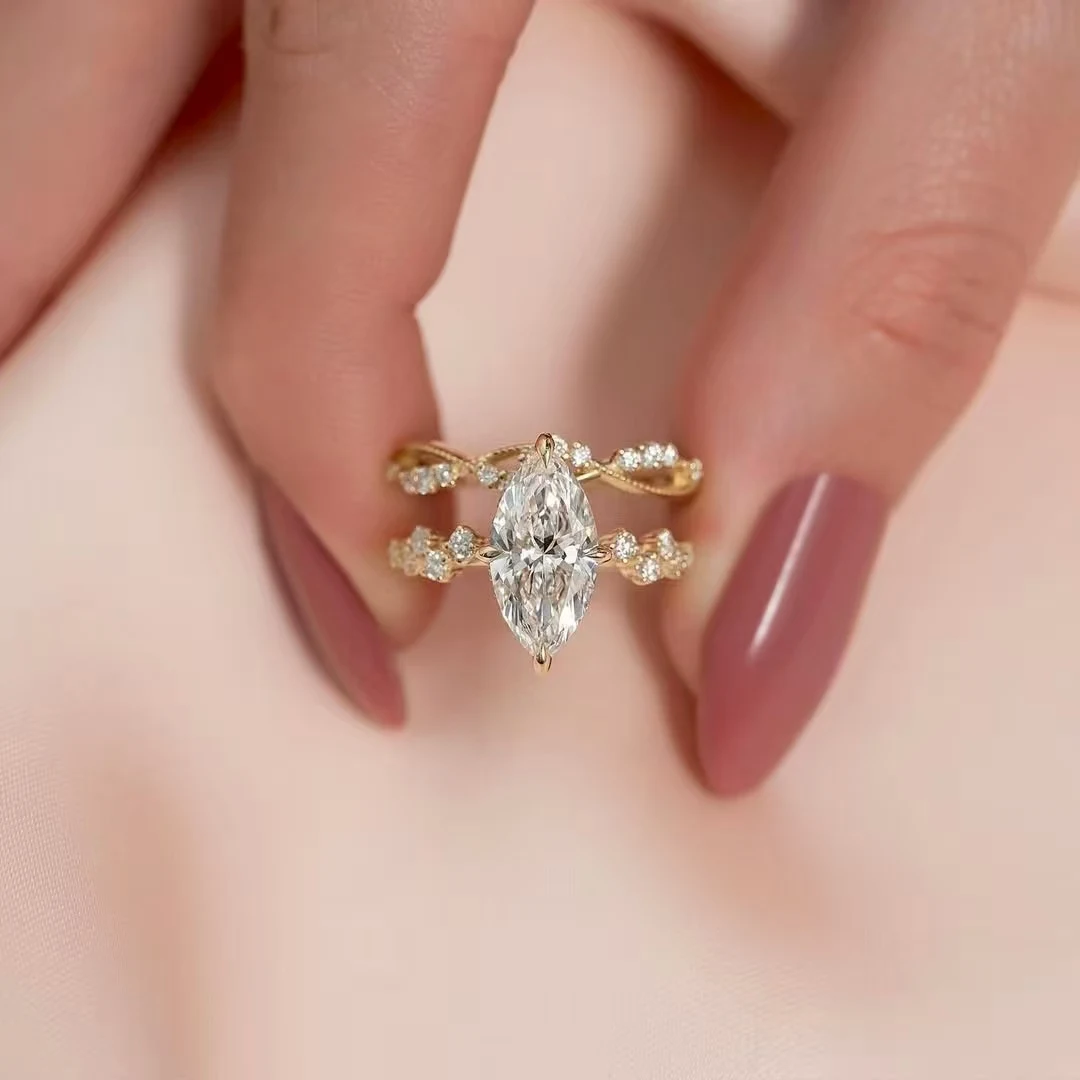 Элегантный свадебный комплект из муассанита, дизайнерское 18-каратное 14-каратное 9-каратное золото и платиновые обручальные кольца PT950, обручальные кольца на заказ для
Элегантный свадебный комплект из муассанита, дизайнерское 18-каратное 14-каратное 9-каратное золото и платиновые обручальные кольца PT950, обручальные кольца на заказ для