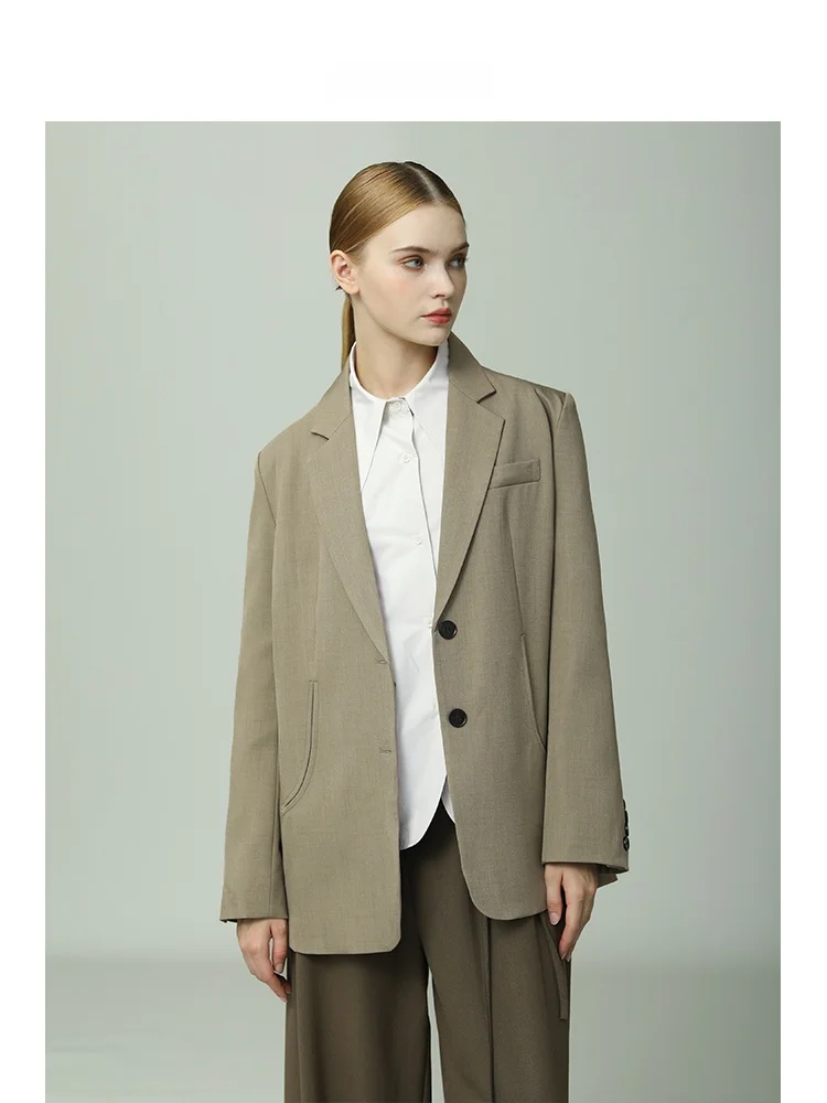 Новый женский удлиненный пальто-кейп оверсайз на одной пуговице, свободного кроя, высокого качества, для весны и осени
Новый женский удлиненный пальто-кейп оверсайз на одной пуговице, свободного кроя, высокого качества, для весны и осени