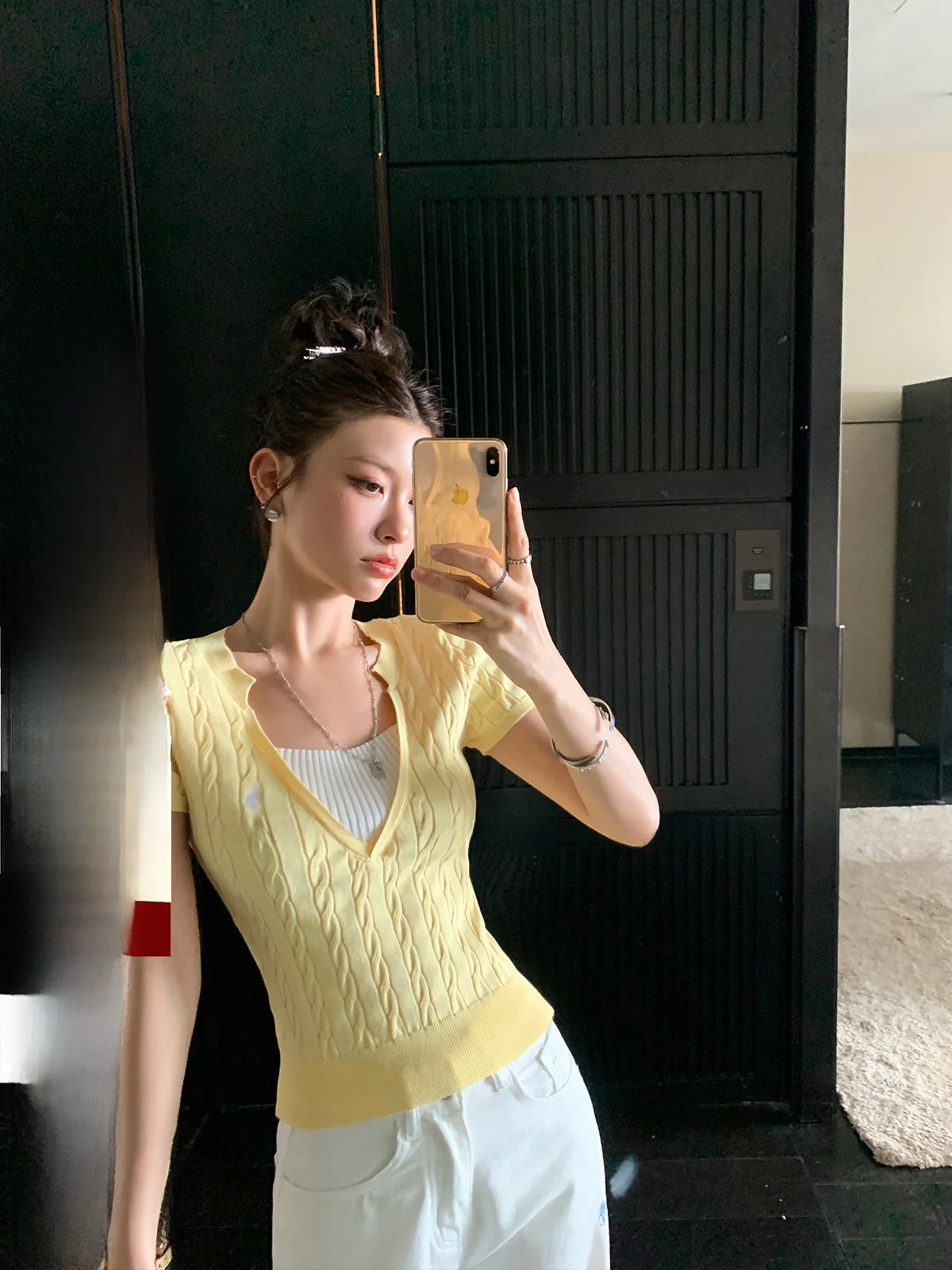LIONE Vintage Aesthetic ort Sve Knitted T-irt Embroidered Color Blo Casual Sle Slim Fit Summer Top for Women
LIONE Vintage Aesthetic ort Sve Knitted T-irt Embroidered Color Blo Casual Sle Slim Fit Summer Top for Women