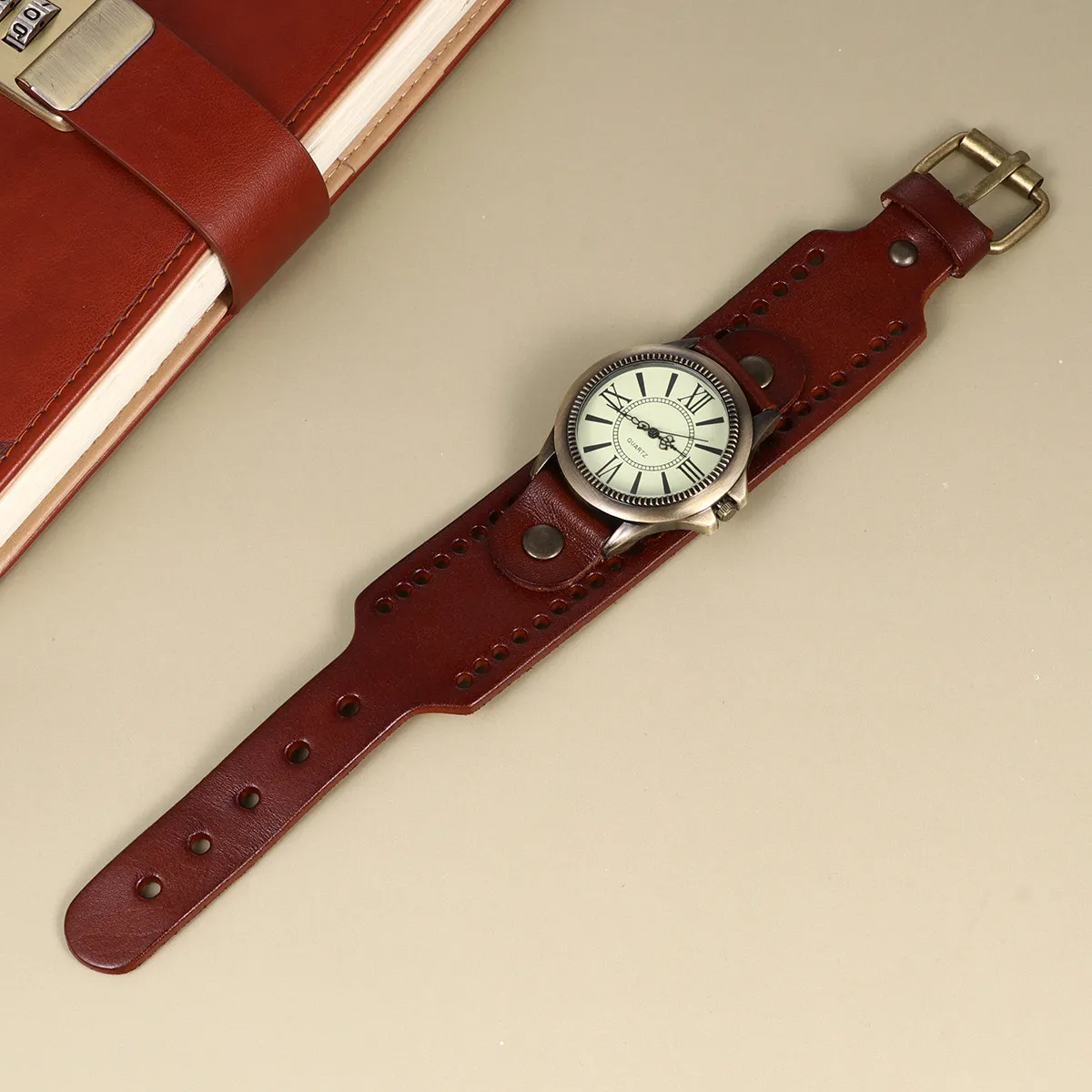 1Pcs Retro Roman Numerals Quartz Wrist Watch Vintage Casual Bracelet Band Light Coffee Comfortable Women Gift
1Pcs Retro Roman Numerals Quartz Wrist Watch Vintage Casual Bracelet Band Light Coffee Comfortable Women Gift
