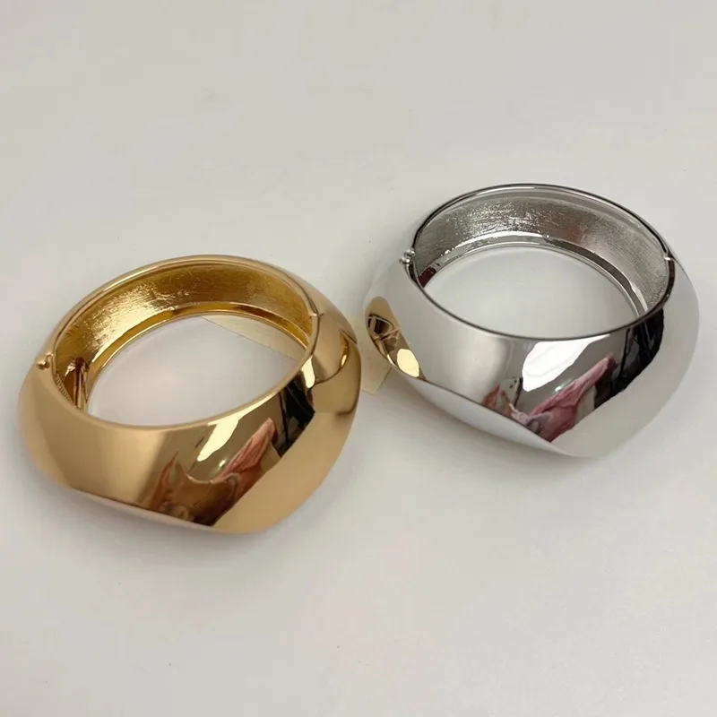 Glossy Irregular Wave Pattern Open Bangle Luxury High Sense Wide Band Bracelet Exquisite Minimalist Wrist Jewelry for Women
Glossy Irregular Wave Pattern Open Bangle Luxury High Sense Wide Band Bracelet Exquisite Minimalist Wrist Jewelry for Women