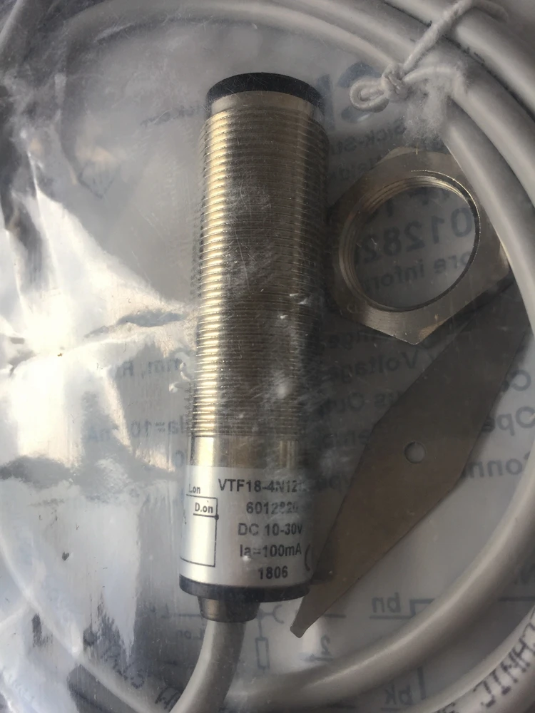 New Original German SICK Photoelectric Switch VTF18-4N1212 4P1212 Infrared Sensor
New Original German SICK Photoelectric Switch VTF18-4N1212 4P1212 Infrared Sensor