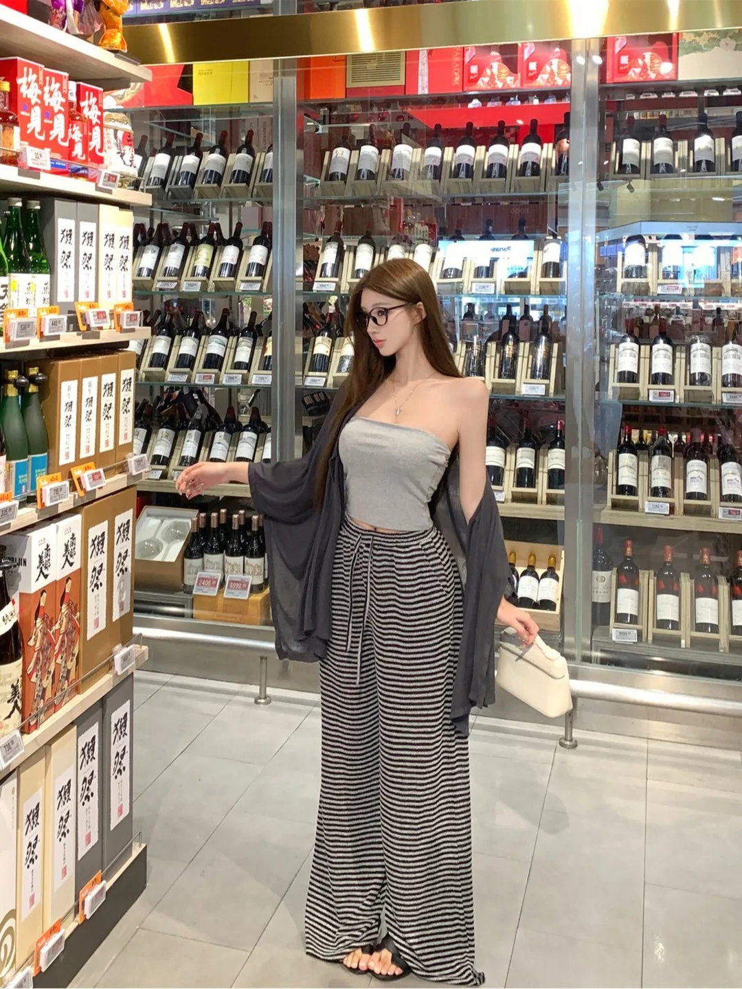 Summer Thin Sun Protection Cardigan Tube Top Wide Leg Pants Women's Loose Feeling Three Piece Set Fashionable Casual Outfit
Summer Thin Sun Protection Cardigan Tube Top Wide Leg Pants Women's Loose Feeling Three Piece Set Fashionable Casual Outfit