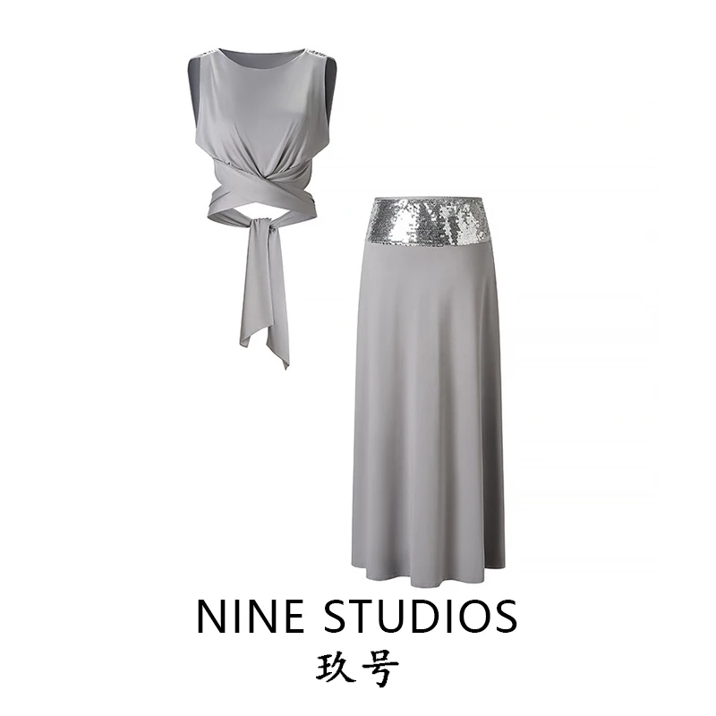 Sexy Backless T-Shirt Vest Top Straight Knitted Set Women's Fashion Spring Collection Two-Piece Suit Transparent Design Skirt
Sexy Backless T-Shirt Vest Top Straight Knitted Set Women's Fashion Spring Collection Two-Piece Suit Transparent Design Skirt