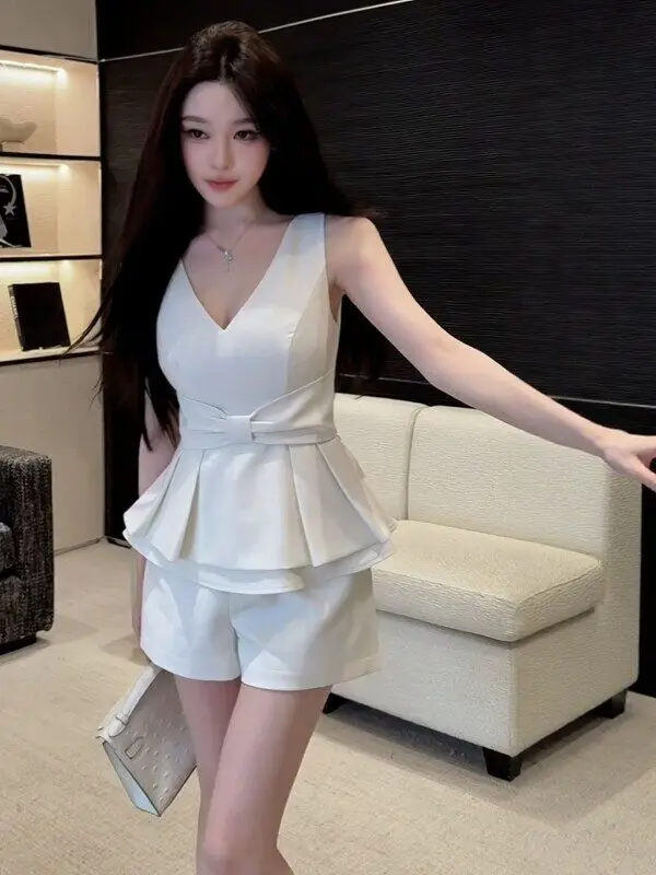 Elegant Knot Waist-Cinching Vest Shorts White Two-Piece Set Women Summer High-End Fashion Ensemble Breathable Light...
Elegant Knot Waist-Cinching Vest Shorts White Two-Piece Set Women Summer High-End Fashion Ensemble Breathable Light...