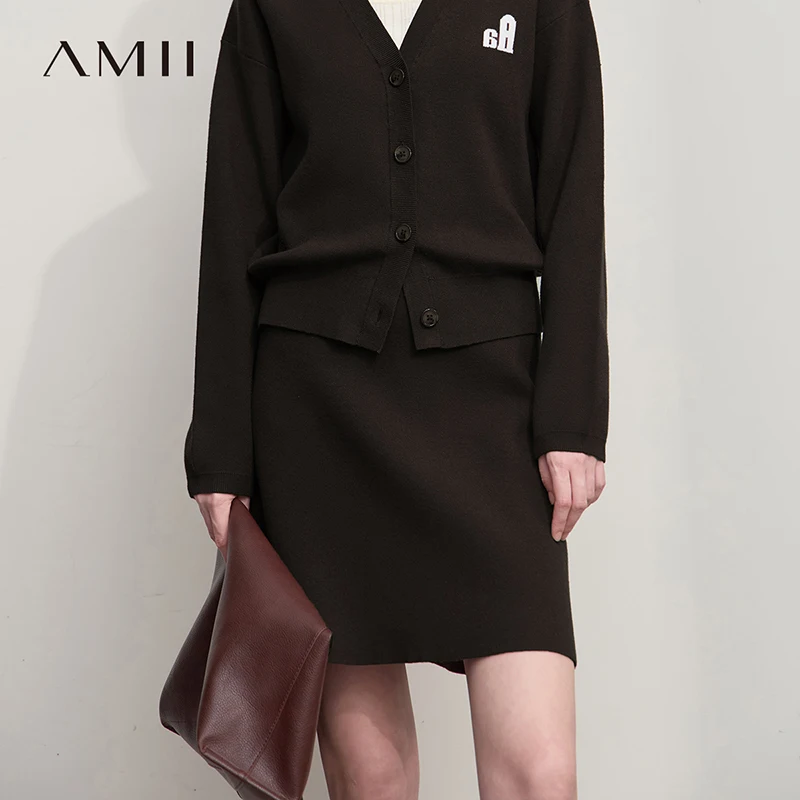 AMII Skirts For Women Simple Casual Versatile A-line Elastic Waist Knitted Short Skirt 2025 Autumn New Female Clothing 12523114
AMII Skirts For Women Simple Casual Versatile A-line Elastic Waist Knitted Short Skirt 2025 Autumn New Female Clothing 12523114