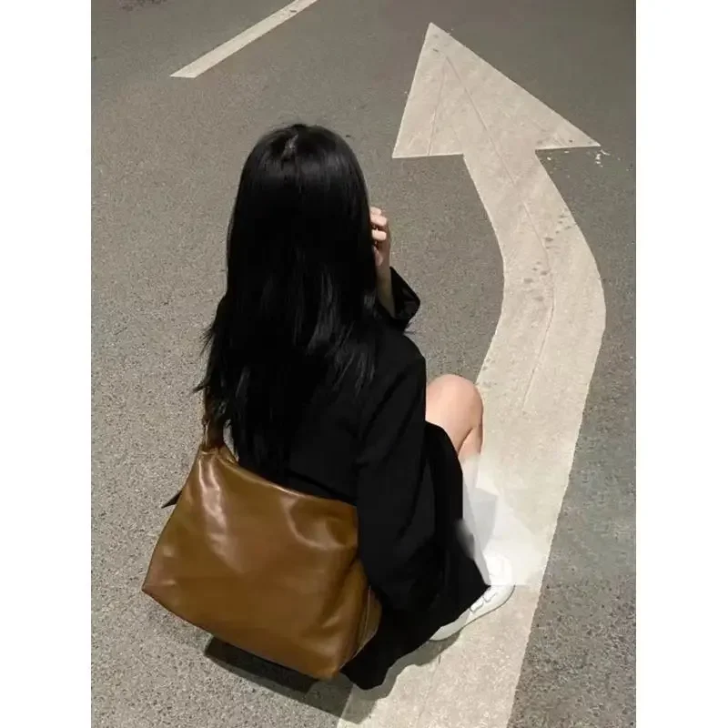 Casual Single Shoulder Crossbody Bags for Women Korean Soft Leather Fashionable Large Capacity Bag 2025 New 
Casual Single Shoulder Crossbody Bags for Women Korean Soft Leather Fashionable Large Capacity Bag 2025 New
