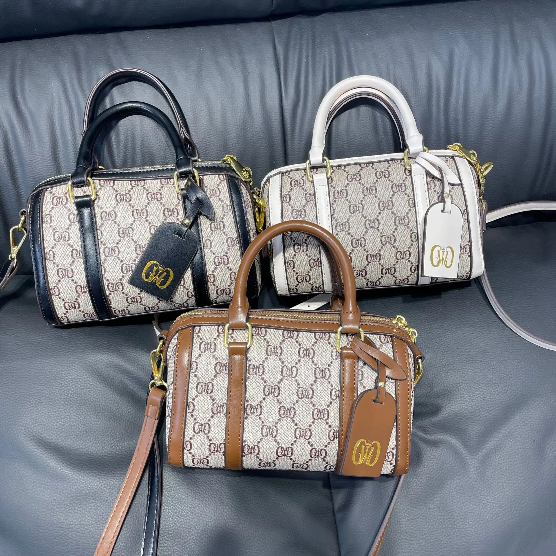 Женская модная сумка Boston 2025 года, роскошная дизайнерская подушка с верхней ручкой, сумка через плечо, структурированная сумка
Женская модная сумка Boston 2025 года, роскошная дизайнерская подушка с верхней ручкой, сумка через плечо, структурированная сумка