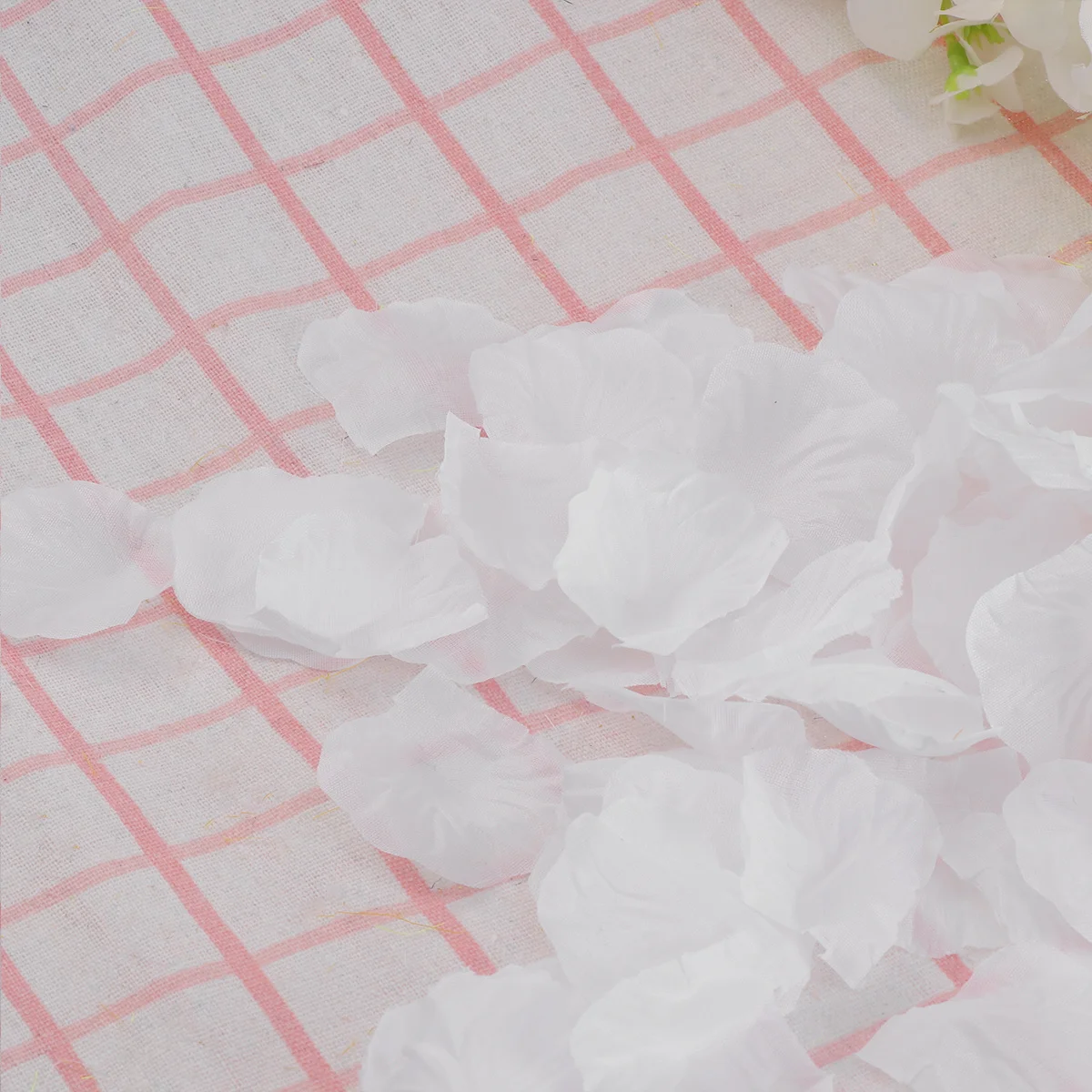 1000pcs Silk Rose Petals Artificial Flower Decor Lifelike Reusable Wedding Party Home Decoration White For Valentine Banquet
1000pcs Silk Rose Petals Artificial Flower Decor Lifelike Reusable Wedding Party Home Decoration White For Valentine Banquet