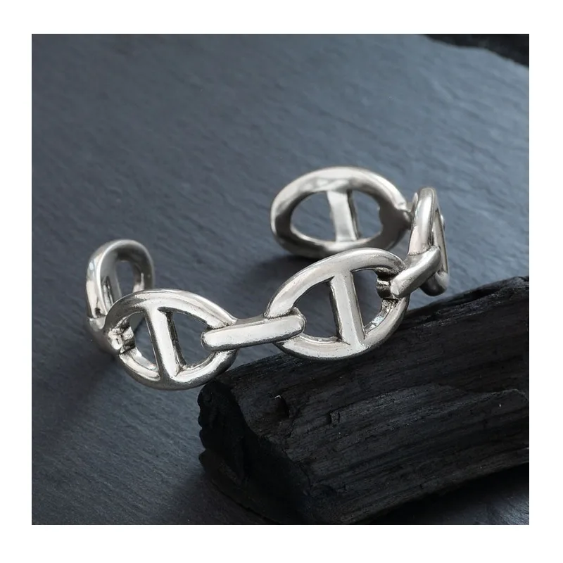 Premium Sense Exquisite Wide Version Pig Nose Bracelet Niche Retro Cold Wind Light Luxury Versatile Temperament Simple Accessori
Premium Sense Exquisite Wide Version Pig Nose Bracelet Niche Retro Cold Wind Light Luxury Versatile Temperament Simple Accessori