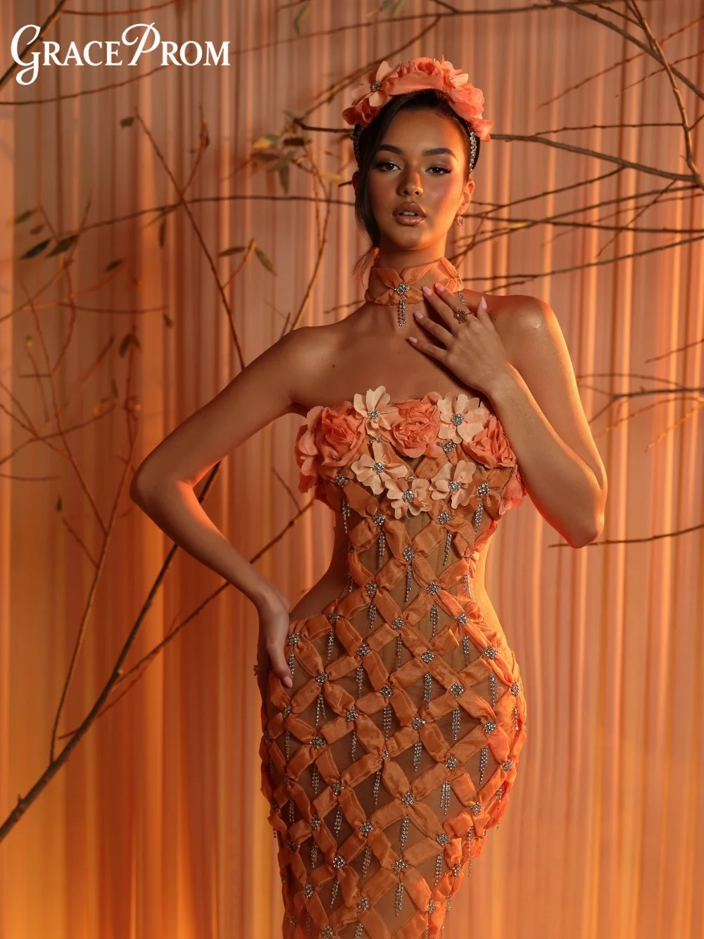 Trendy Spaghetti Strap Evening Dress Graceful Sleeveless Red Carpet Gown 2026 Romantic Gold Appliqué Floor-Length Party Gown
Trendy Spaghetti Strap Evening Dress Graceful Sleeveless Red Carpet Gown 2026 Romantic Gold Appliqué Floor-Length Party Gown