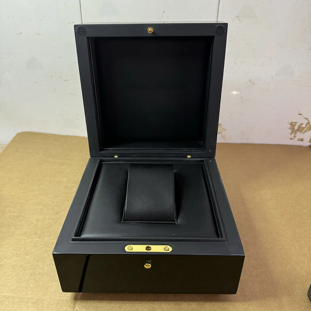 High Quality Piano Lacquer Wood Grain Green Watch Box Custom Logo Case Luxury Packing Storage Display Box Brand Accessories
High Quality Piano Lacquer Wood Grain Green Watch Box Custom Logo Case Luxury Packing Storage Display Box Brand Accessories