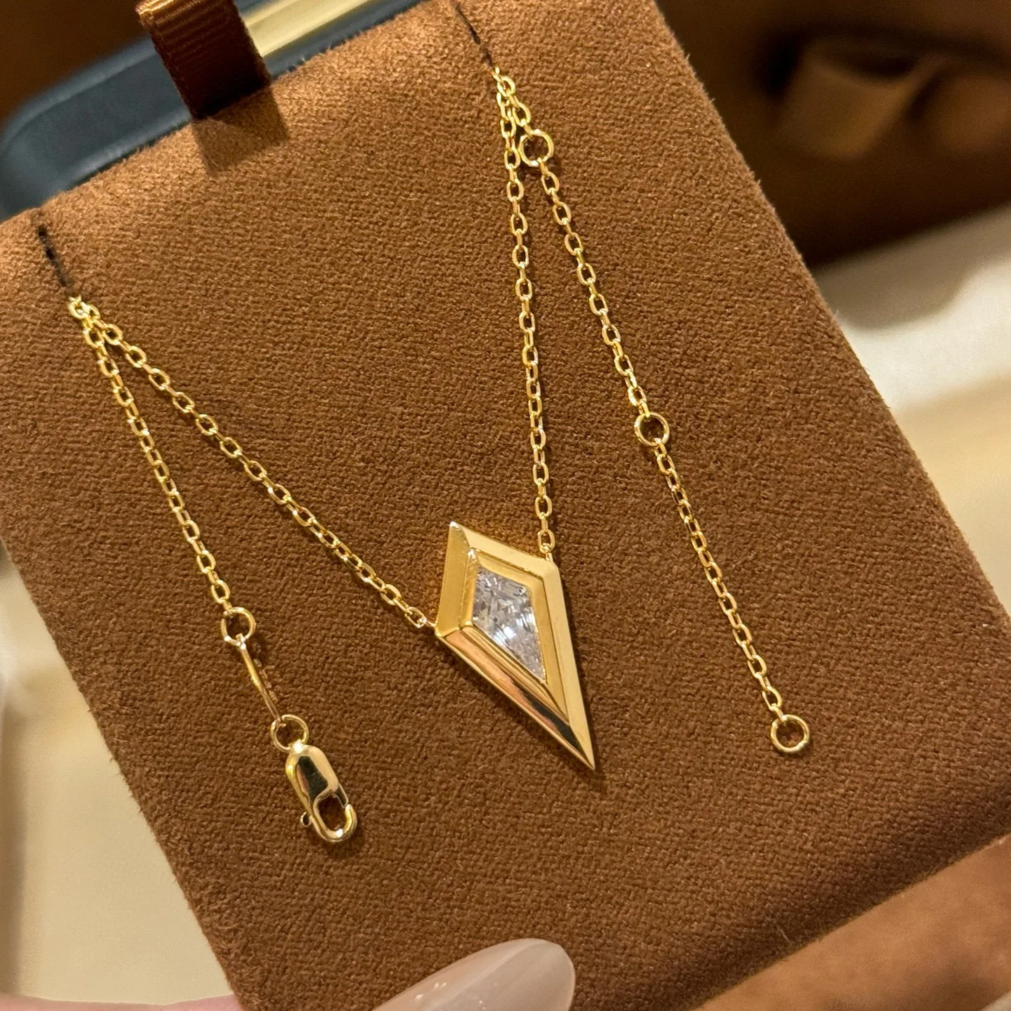 100% стерлингового серебра 925 пробы, цирконий AAA, геометрический ромб, кулон, ожерелья для женщин, ювелирные изделия
100% стерлингового серебра 925 пробы, цирконий AAA, геометрический ромб, кулон, ожерелья для женщин, ювелирные изделия