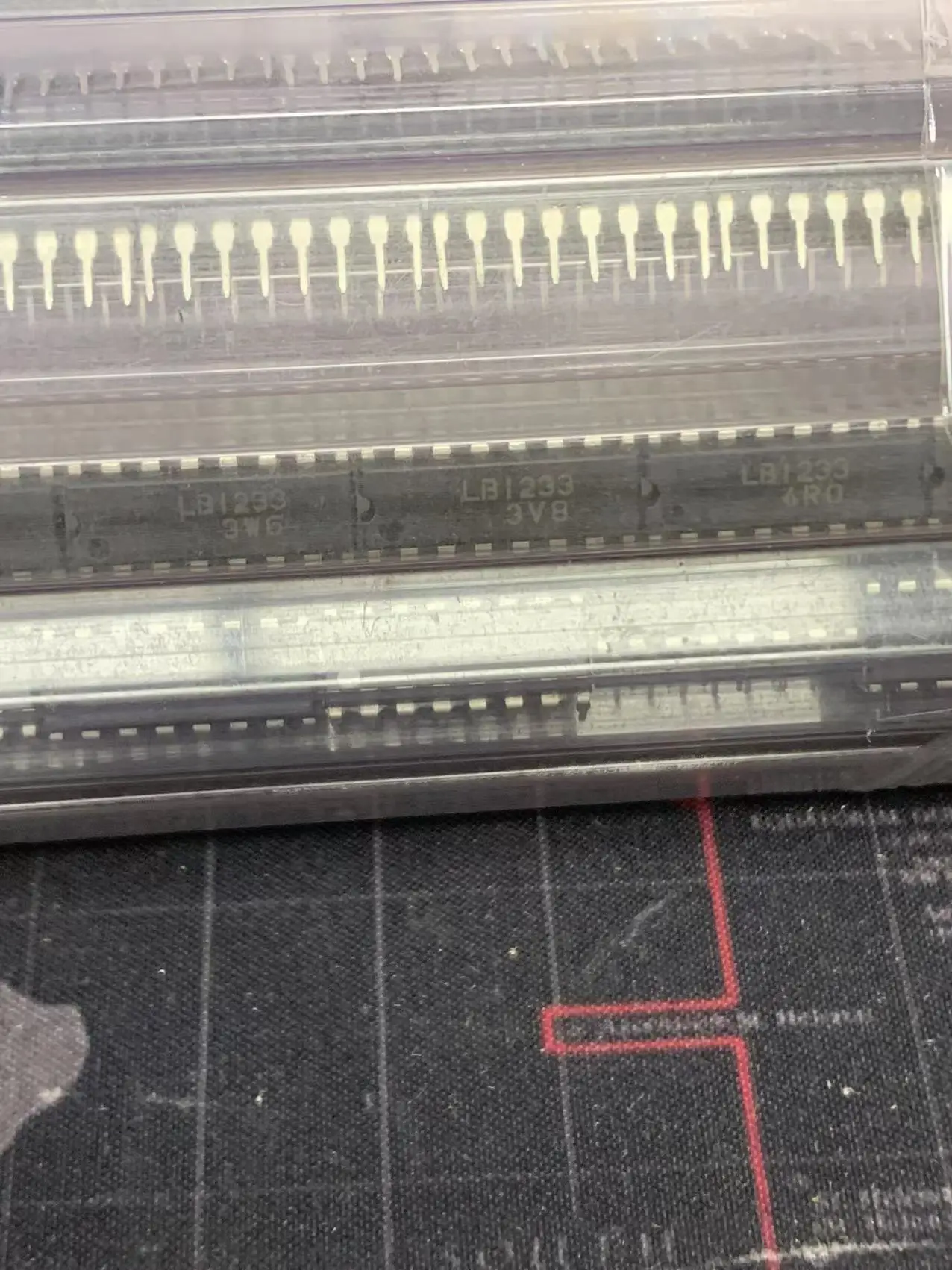 LB1233 (1pcs) Electronic Component Chip IC Integrated Circuit Spot
LB1233 (1pcs) Electronic Component Chip IC Integrated Circuit Spot