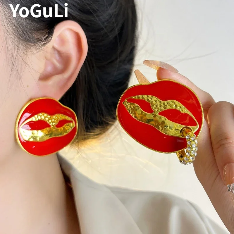 Modern Jewelry European and American Design Enamle Asymmetrical Red Lip Earrings For Women Female Gifts Personality Accessories
Modern Jewelry European and American Design Enamle Asymmetrical Red Lip Earrings For Women Female Gifts Personality Accessories