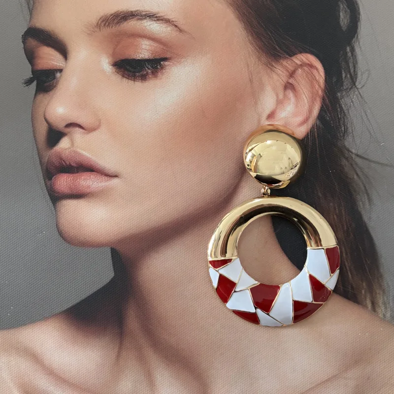 European and American exaggerated personality metal drip oil color-blocking fragment stitching hollow round earrings, women's fa
European and American exaggerated personality metal drip oil color-blocking fragment stitching hollow round earrings, women's fa