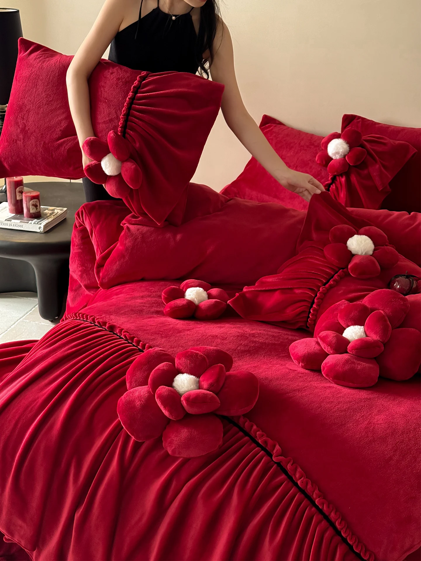 Romantic Fre Milk Velvet Bedding Set Wedding Celebration Red Flannel Lace Coverlet Bedding eets Bed Canopy 3D Flower Pattern
Romantic Fre Milk Velvet Bedding Set Wedding Celebration Red Flannel Lace Coverlet Bedding eets Bed Canopy 3D Flower Pattern