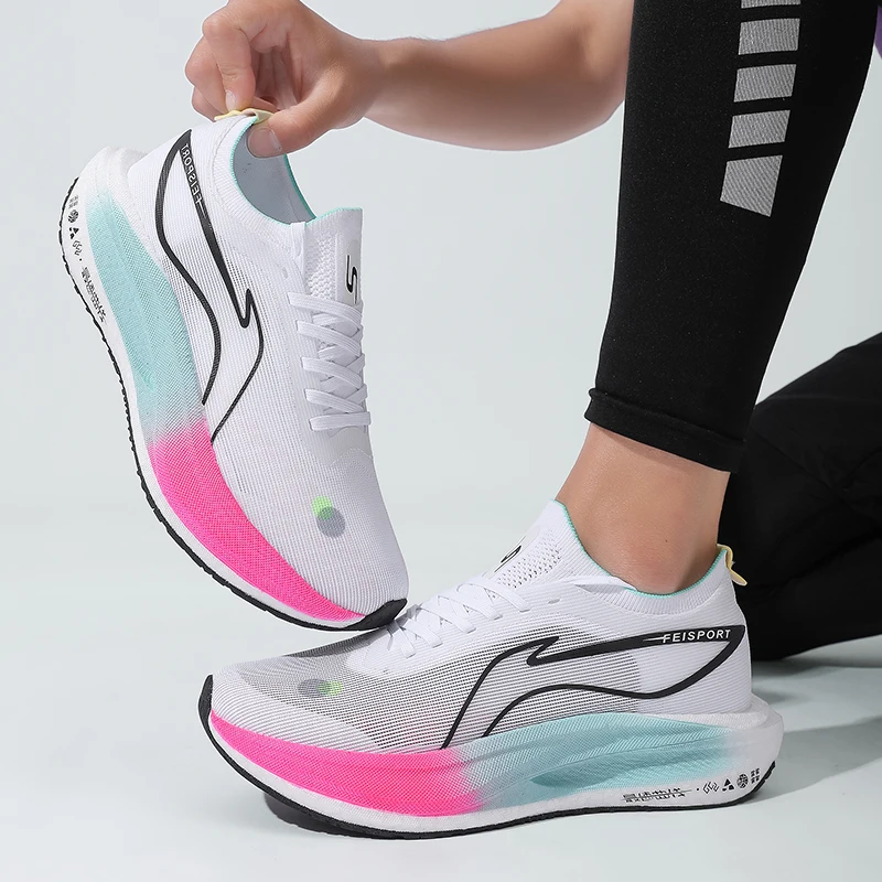 Осенние новые марафонские кроссовки, легкие гоночные кроссовки из карбоновой пластины, мужская и женская уличная спортивная обувь
Осенние новые марафонские кроссовки, легкие гоночные кроссовки из карбоновой пластины, мужская и женская уличная спортивная обувь