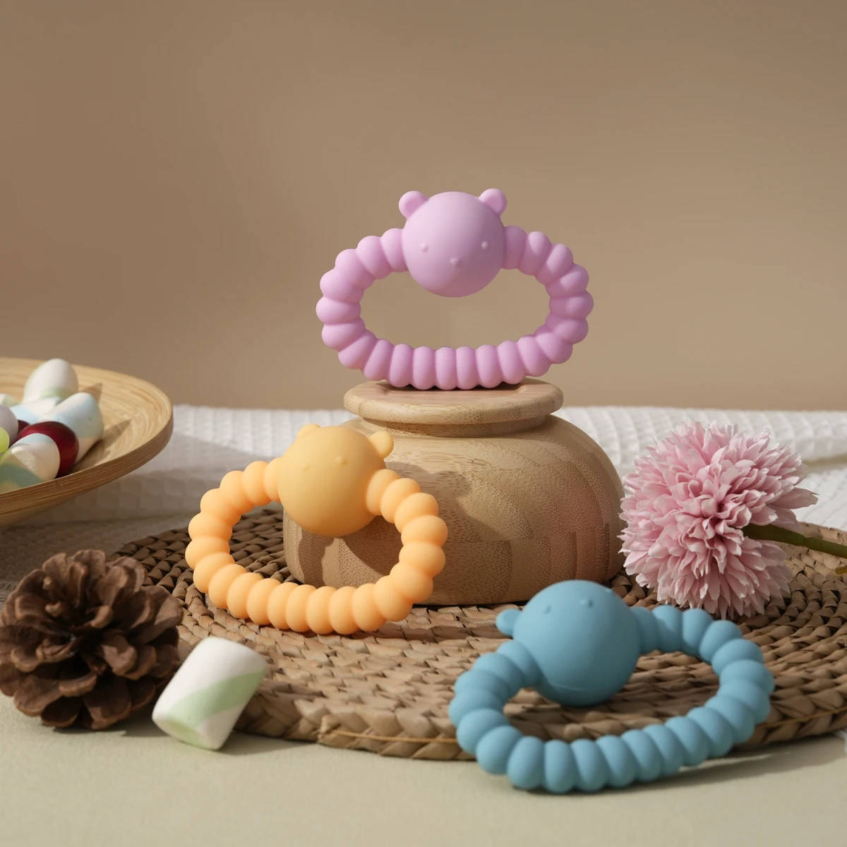 1PCS Baby Silicone Rattle Toy Cartoon Bear Shape Baby Accessories Solid Color Baby Newborn Items Educational Baby Toys
1PCS Baby Silicone Rattle Toy Cartoon Bear Shape Baby Accessories Solid Color Baby Newborn Items Educational Baby Toys