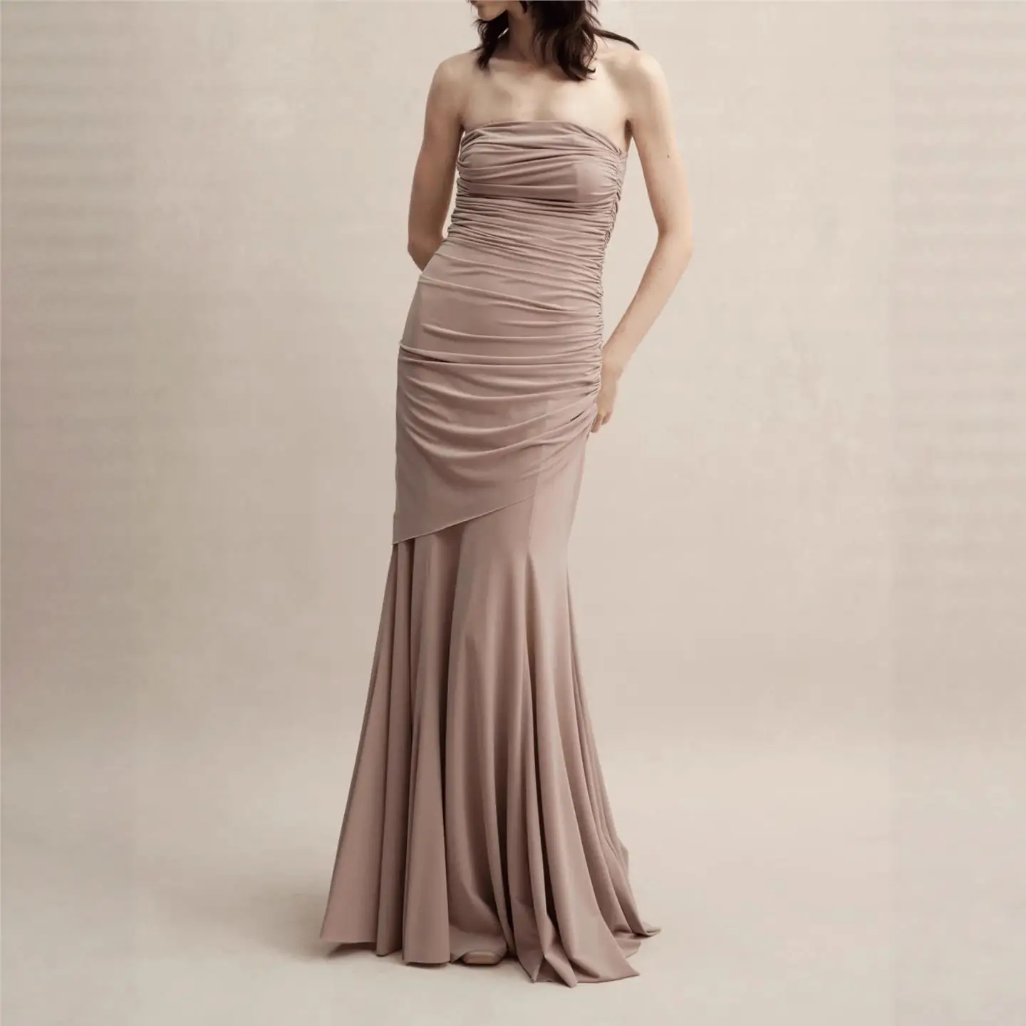 Elegant Long Slimming Cross-Border Fish Tail Gown with Wrap Chest Backless Design High Waist Midi Dress for Middle-Aged Women
Elegant Long Slimming Cross-Border Fish Tail Gown with Wrap Chest Backless Design High Waist Midi Dress for Middle-Aged Women