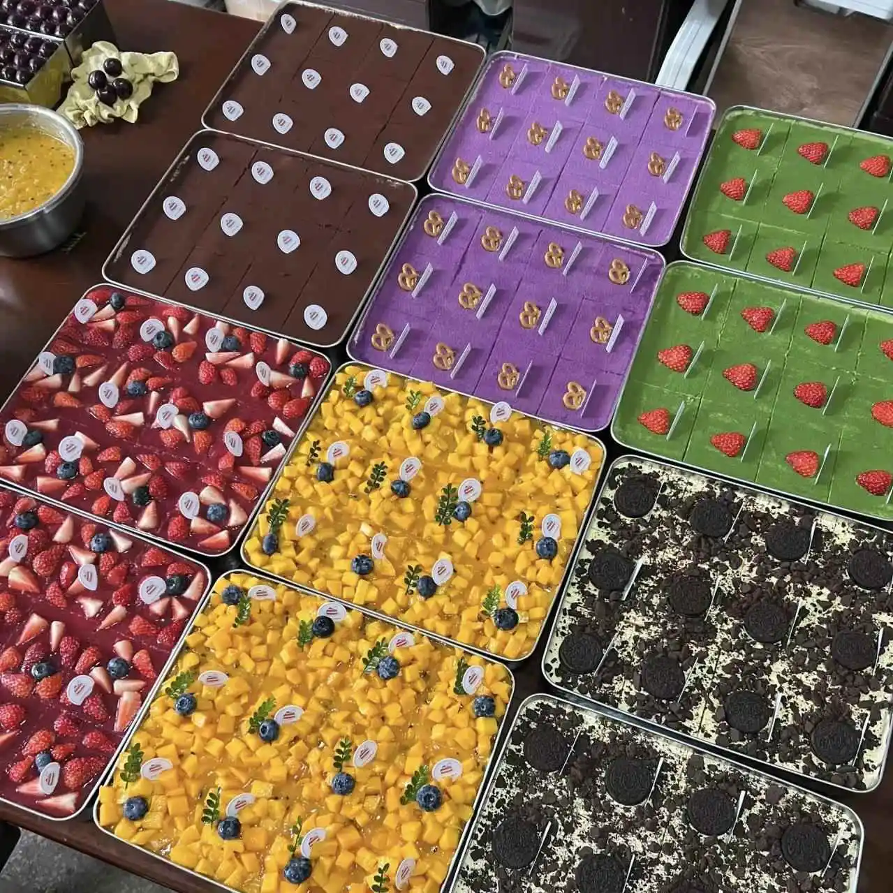 Square Stainless Steel Tiramisu Box Commercial Stall Packaging Container Popular Cake Packaging Commercial Display
Square Stainless Steel Tiramisu Box Commercial Stall Packaging Container Popular Cake Packaging Commercial Display