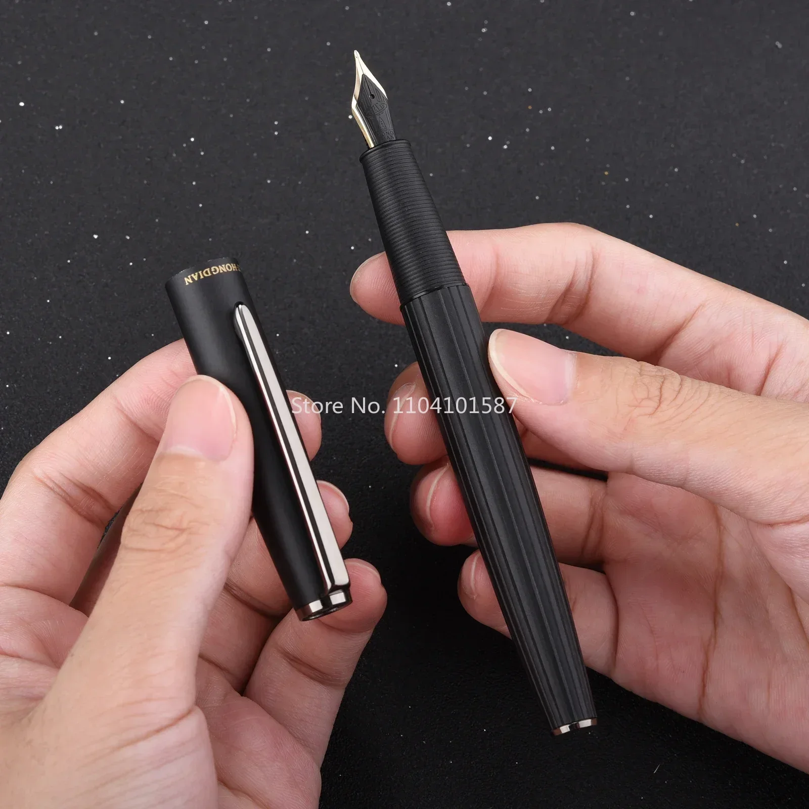 New Hongdian A3 Metal Fountain Beautiful Black-golden Nib EF/F 0.4/0.5mm Size Straight Line Writing Ink Pen For Business Off
New Hongdian A3 Metal Fountain Beautiful Black-golden Nib EF/F 0.4/0.5mm Size Straight Line Writing Ink Pen For Business Off