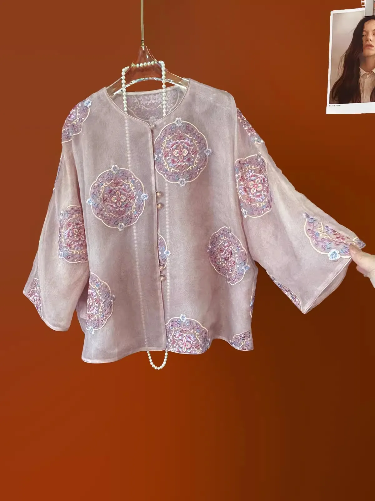 Lightweight Embroidered Chrysanthemum Pink European Organza Shirt Women's Early Autumn 2025 New National Style Small Audience...
Lightweight Embroidered Chrysanthemum Pink European Organza Shirt Women's Early Autumn 2025 New National Style Small Audience...