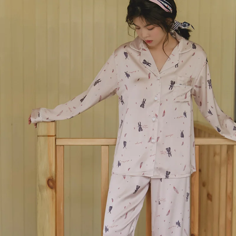 2022 Summer New Long Sleeve Pants Silk Pajamas Women Imitation Silk Ice Home Rabbit Lace Home Clothes
2022 Summer New Long Sleeve Pants Silk Pajamas Women Imitation Silk Ice Home Rabbit Lace Home Clothes