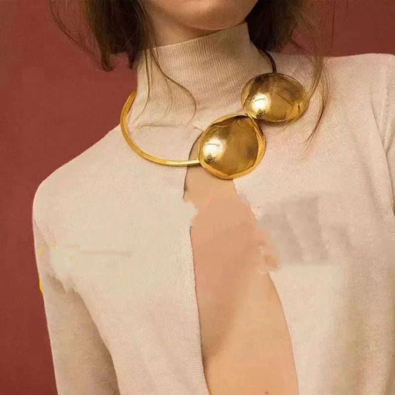 Bobokiki Jewelry European and American Fashion Pleated Round Titanium Luxury Retro Necklace
Bobokiki Jewelry European and American Fashion Pleated Round Titanium Luxury Retro Necklace