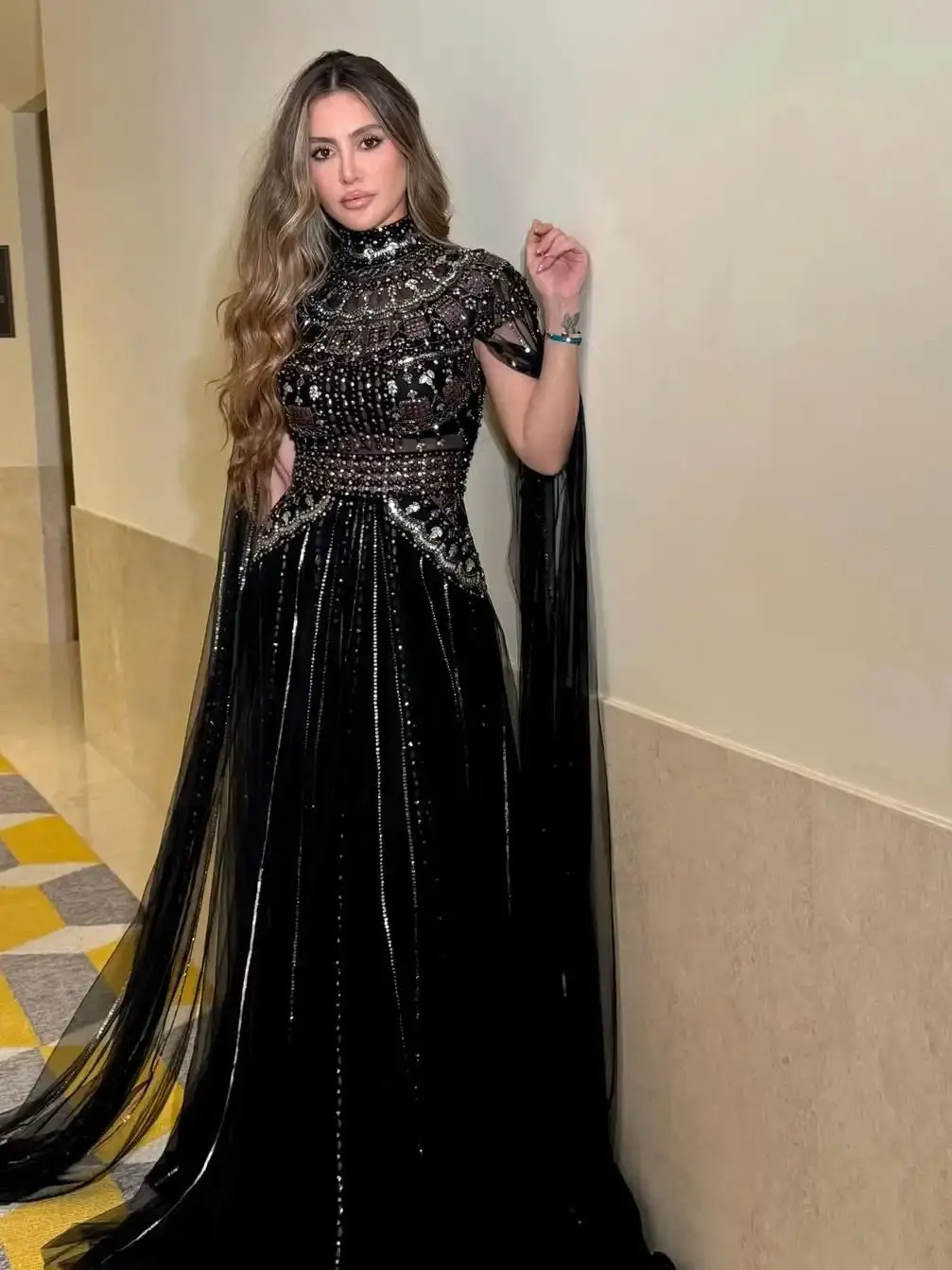 Ofherown Luxury Black Beaded Sequins Tulle Evening Gown Cape-Sleeve High Neck A-Line Formal Prom Dress with Train for Gala Party
Ofherown Luxury Black Beaded Sequins Tulle Evening Gown Cape-Sleeve High Neck A-Line Formal Prom Dress with Train for Gala Party