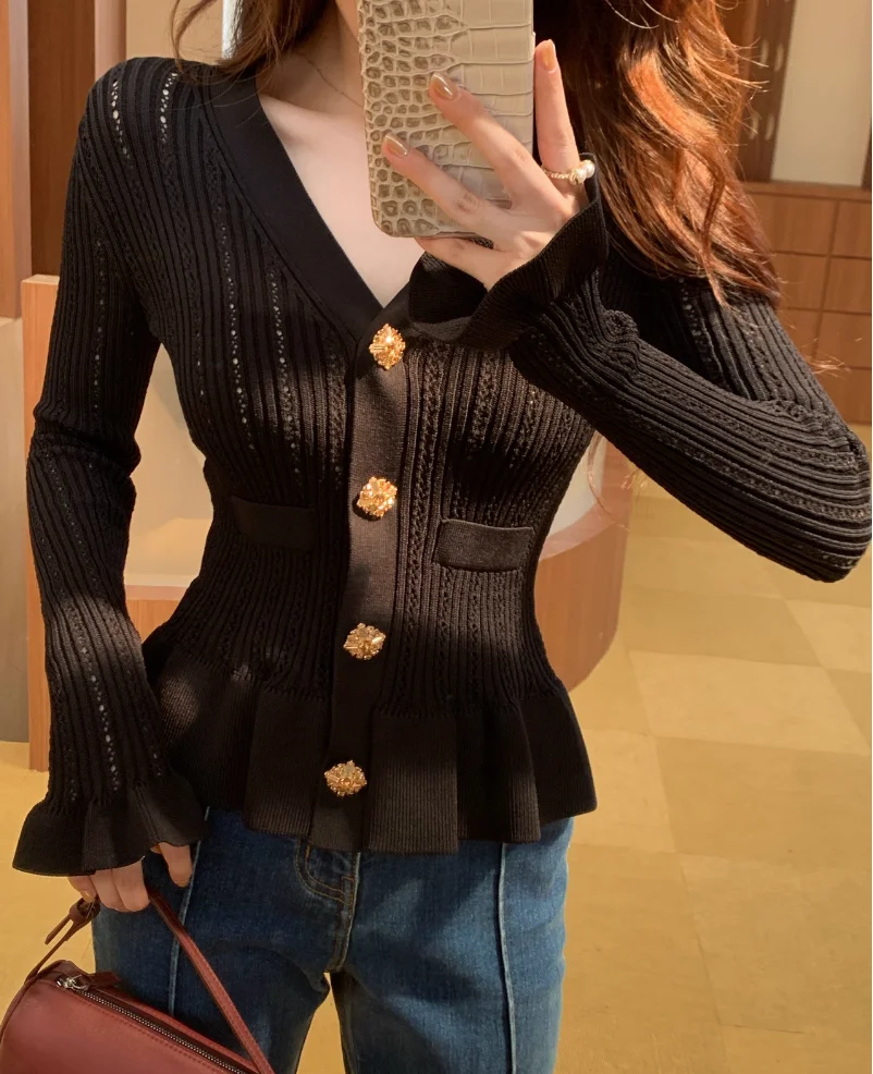 High Quality Early Autumn New Black Knitting Cardigan Women Gold Buckle Ruffles V-neck Slim Fit Sweater Tops 5240143
High Quality Early Autumn New Black Knitting Cardigan Women Gold Buckle Ruffles V-neck Slim Fit Sweater Tops 5240143