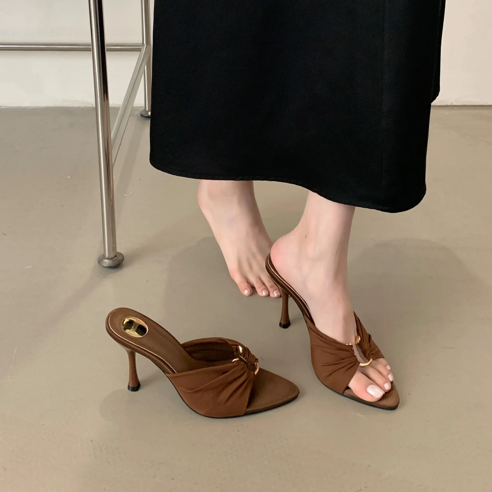 Fashion Ladies Summer Slippers Sexy Pointed Toe Open Toe Metal Buckle Satin Party High Heel Slippers Women
Fashion Ladies Summer Slippers Sexy Pointed Toe Open Toe Metal Buckle Satin Party High Heel Slippers Women
