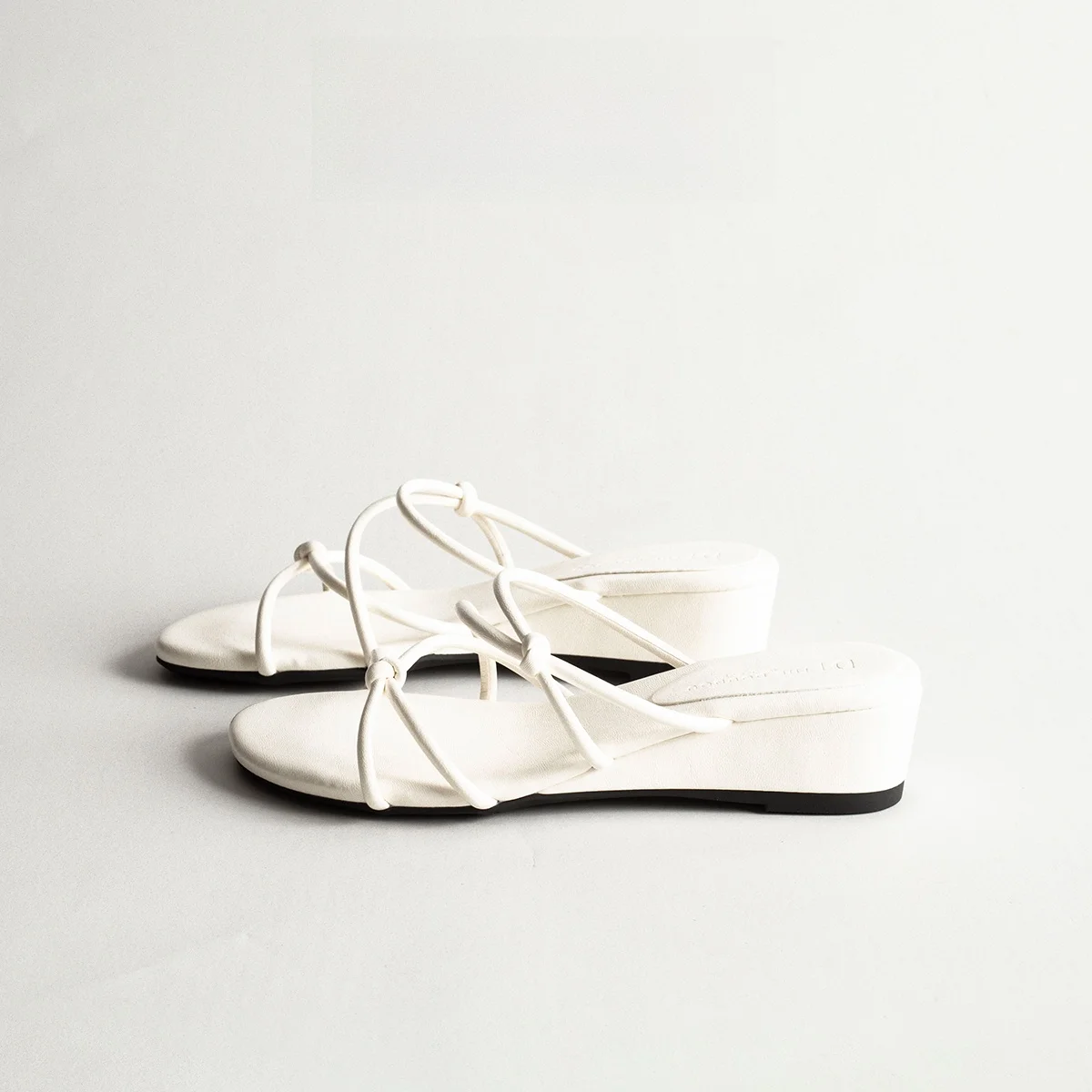 Elegant Thick Heel Sandals Women's Summer Outdoor Beach Fairy Style Open Toe Strap Sandals Comfortable Ultra-Fine Fiber Inner
Elegant Thick Heel Sandals Women's Summer Outdoor Beach Fairy Style Open Toe Strap Sandals Comfortable Ultra-Fine Fiber Inner