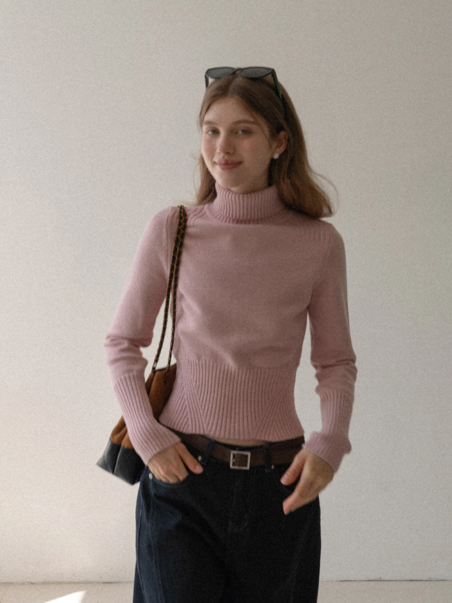High Neck Slim Fit Knitted Top Waist Cinched Versatile Base Layer Shirt Women's Soft Comfortable Long Sleeve Commute Style
High Neck Slim Fit Knitted Top Waist Cinched Versatile Base Layer Shirt Women's Soft Comfortable Long Sleeve Commute Style