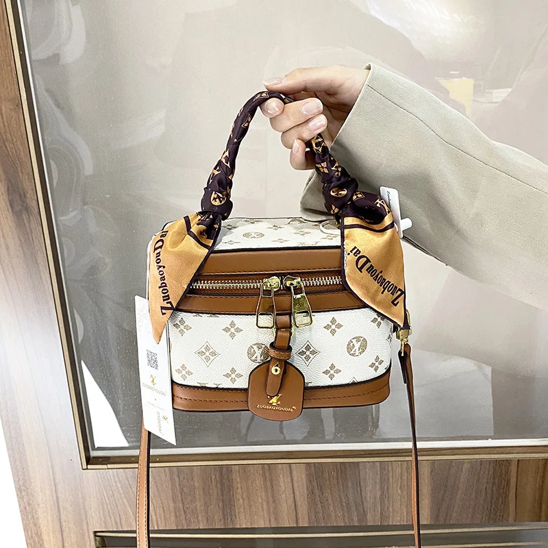 Women's Handbag 2025 New Arrival Premium Floral Crossbody Bag Fashion Printed Shoulder Tote Box Purse Makeup Bag
Women's Handbag 2025 New Arrival Premium Floral Crossbody Bag Fashion Printed Shoulder Tote Box Purse Makeup Bag