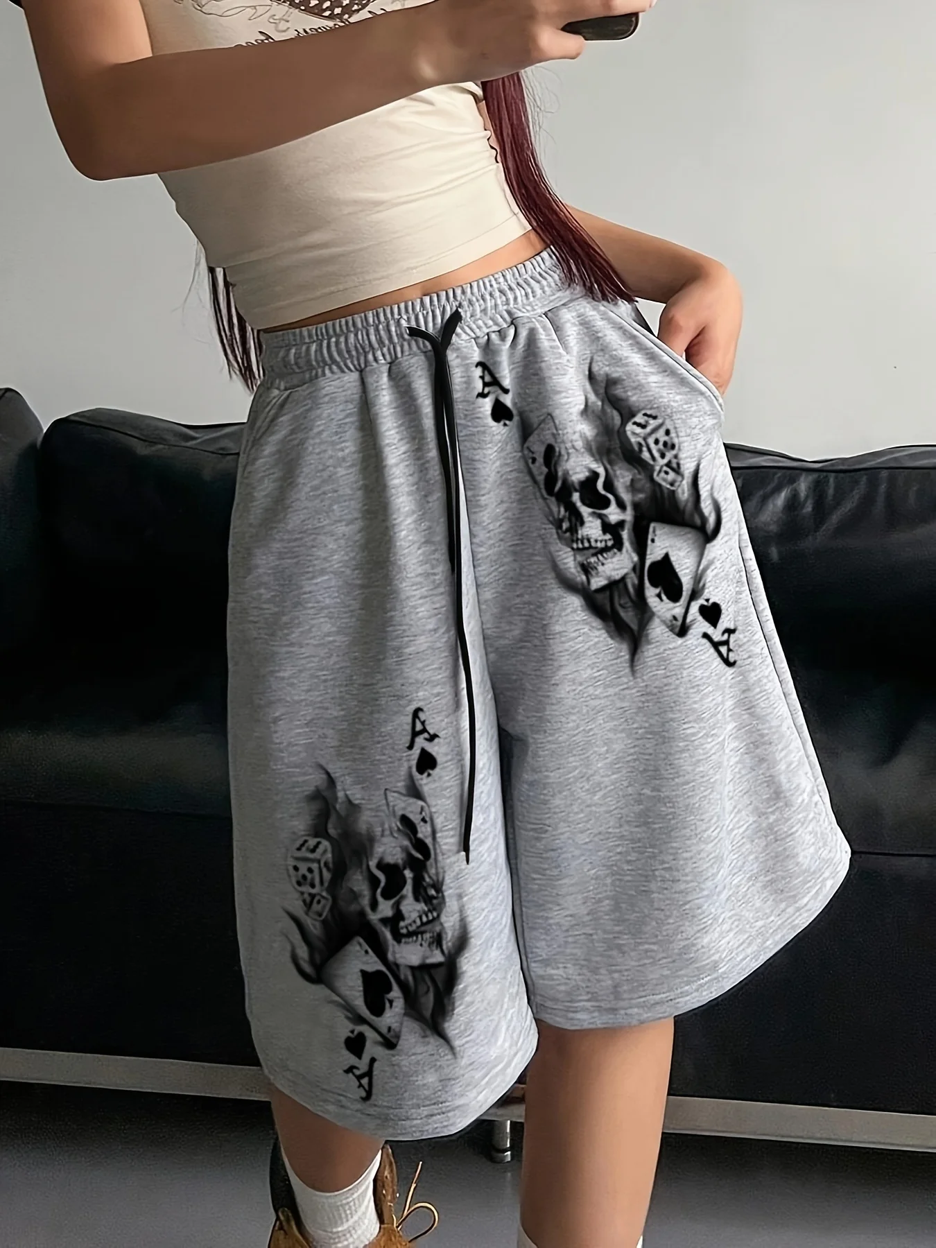 Women's fashionable skull print five quarter shorts
Women's fashionable skull print five quarter shorts