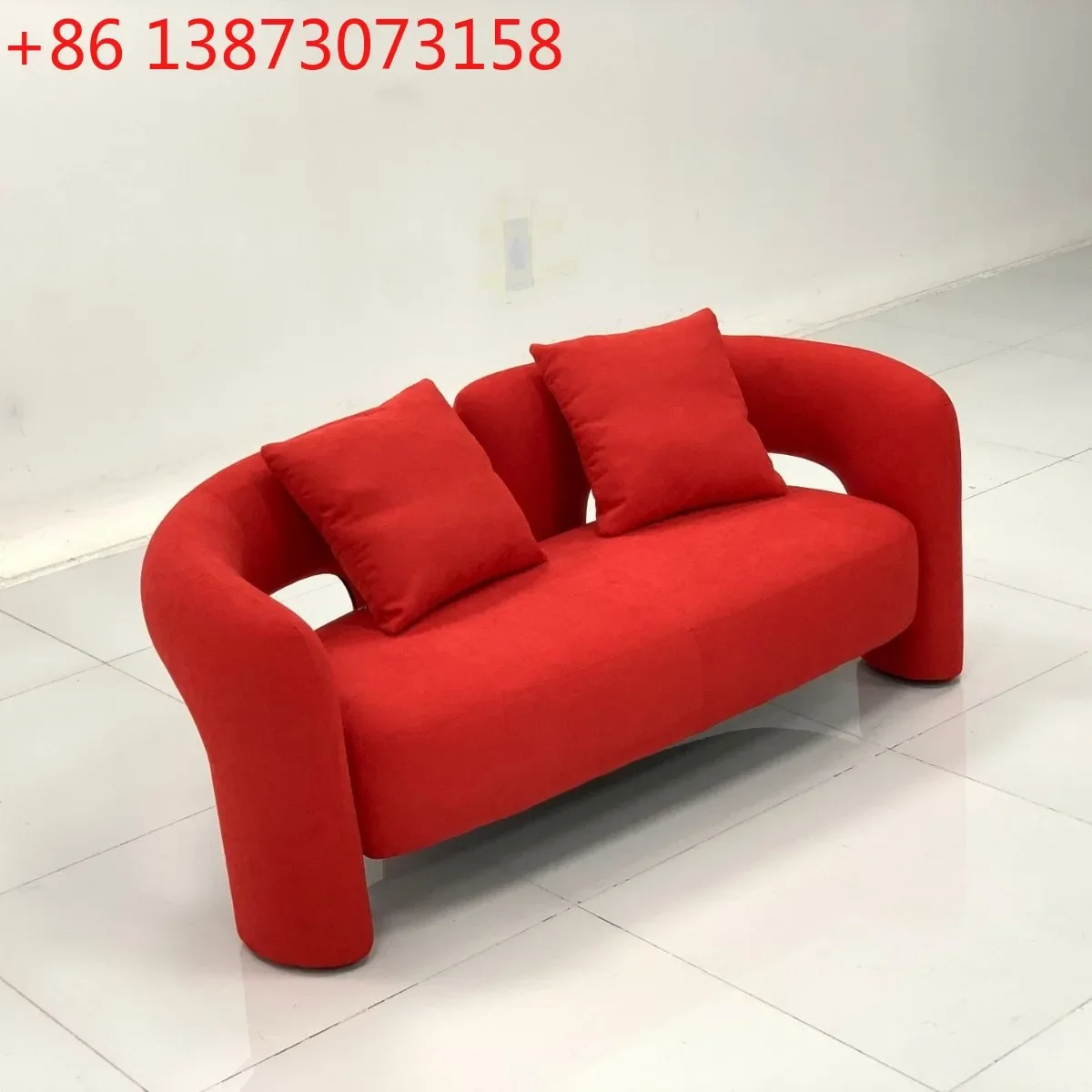 Foshan new business Italian light luxury curved reception sofa living room modern simple retro teddy velvet
Foshan new business Italian light luxury curved reception sofa living room modern simple retro teddy velvet